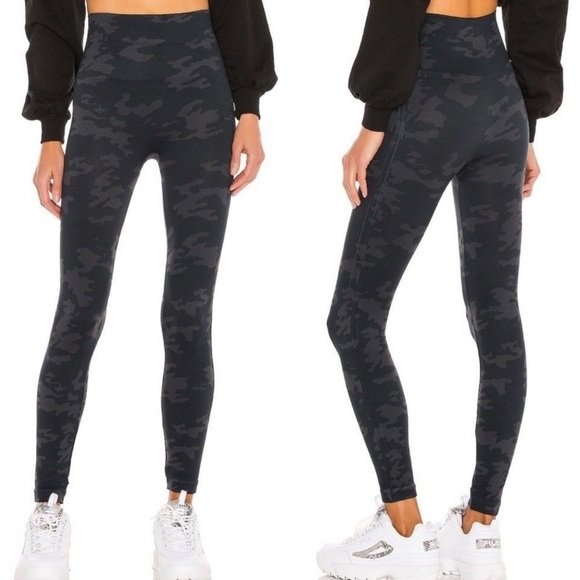 SPANX Pants - SPANX Look At Me Now Camo Seamless Leggings S